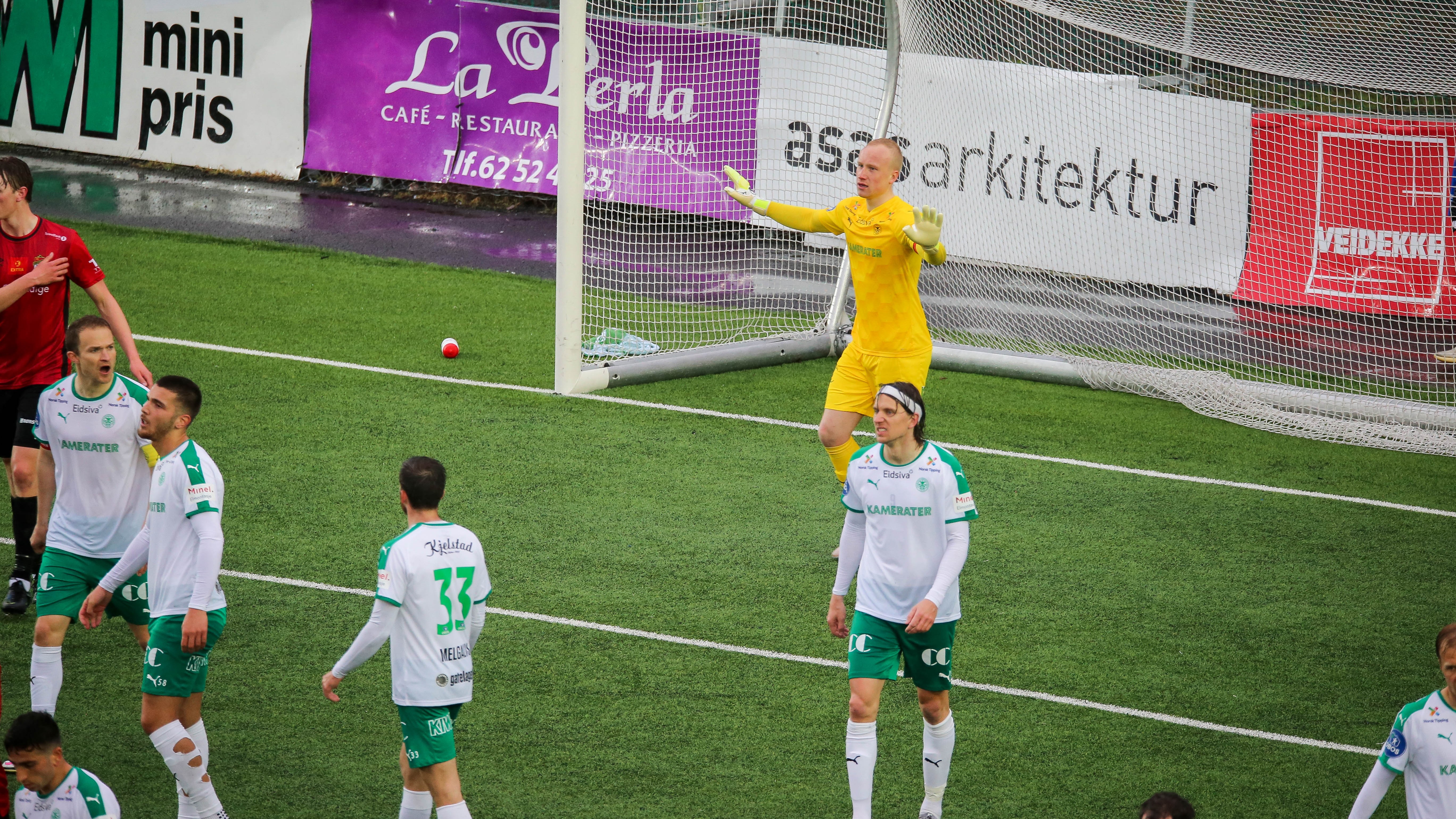 - Rustne defensivt